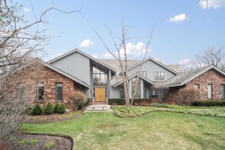 12 Briarwood Ln, Half Day, IL 60069-2500