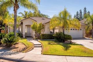 7746 Princess Ave, Fresno, CA 93722-2231