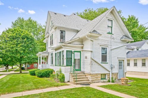 202 Maple St, Hinckley, IL 60520-9387