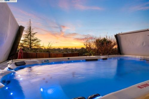 1301 Juana Ave, San Leandro CA  94577-5044 exterior