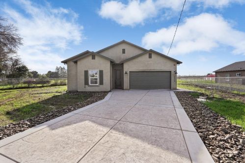 5828 Cherokee Rd, Stockton, CA 95215-1143