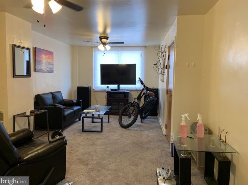 2140 10th St, Philadelphia PA 19148-3005 exterior