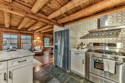 11415 Sitzmark Way, Truckee CA  96161-6163 exterior