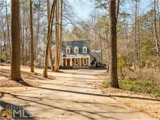 581 Saint Marys Ln, Marietta, GA 30064-1411