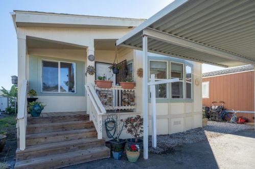 105 Retiro Ln, Moss Beach, CA 94038-9768