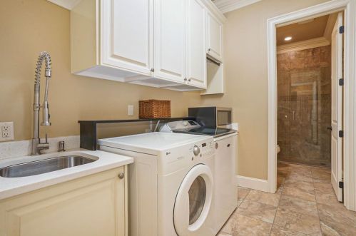 7200 Brady Oaks Dr, Fort Worth TX  76135-9055 exterior