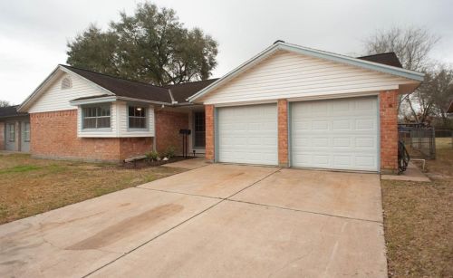 5204 Apple Springs Dr, Pearland, TX 77584-1254