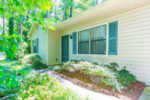 3328 Oak Dr, Lithonia, GA 30078-2828