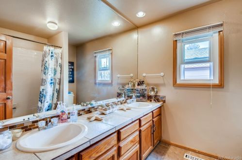 5897 Pagosa Way, Aurora CO 80011-4931 exterior