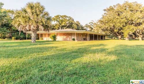 5510 Lone Tree Rd, Victoria, TX 77901-1811