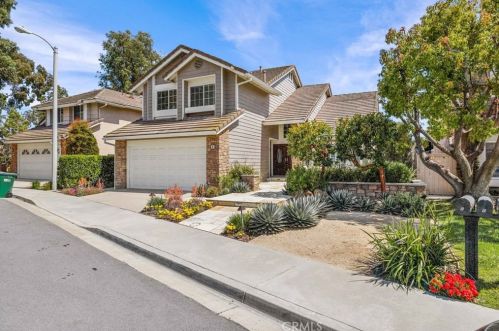 6 Roanoke, Irvine, CA 92620-3225