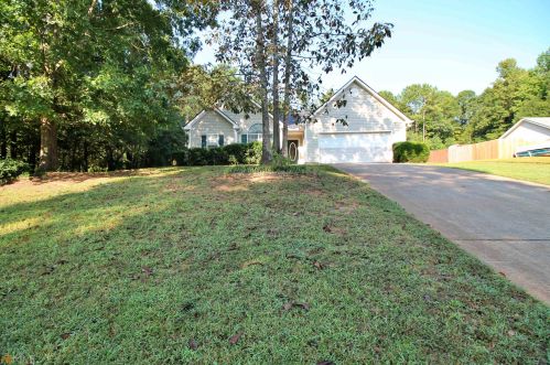 325 Wild Turkey Ln, Locust Grove, GA 30248-2171