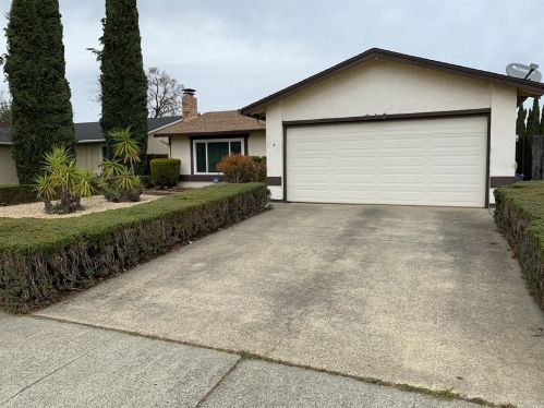 213 Colonial Cir, Vacaville, CA 95687-6708