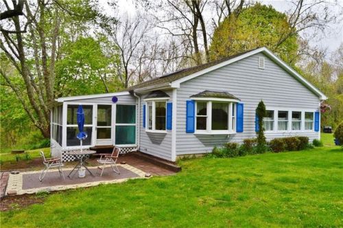 54 Lewiston Ave, Richmond, RI 02892-1130