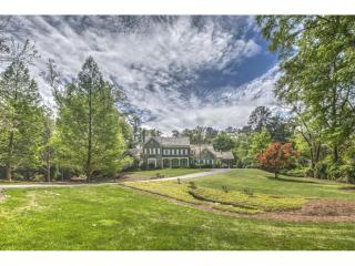 2965 Nancy Creek Rd, Atlanta GA  30327-2040 exterior