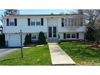 35 Delta St, Cranston, RI 02920-6603