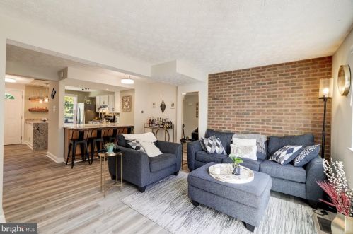 1634 Purple Sage Dr, Herndon VA  20194-5601 exterior