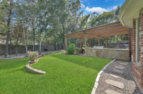 9010 Willow Spg Ln, Conroe TX  77302-3496 exterior