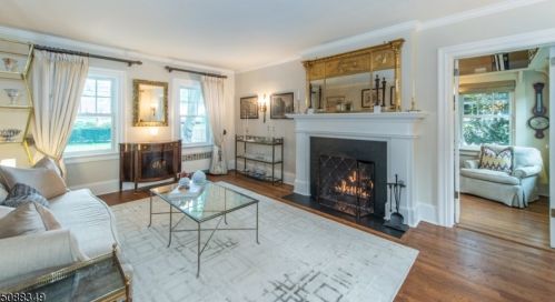 32 Oxford St, Montclair, NJ 07042-4908