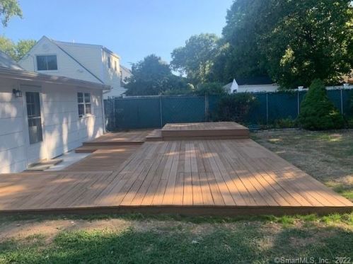 27 Hawthorne Dr, Norwalk CT  06851-4113 exterior
