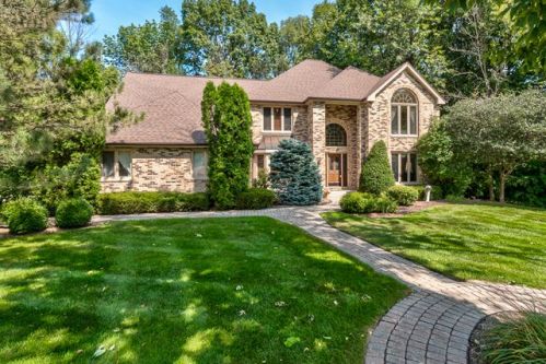 2 Harper Ct, Barrington Hills, IL 60102