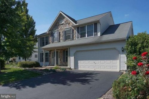 15 Coolidge Dr, Ephrata, PA 17522-1141