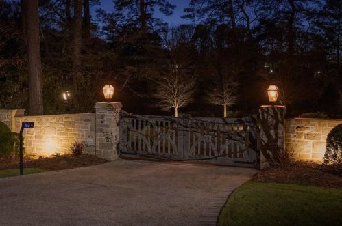 3994 Emma Ln, Atlanta GA  30342-3835 exterior