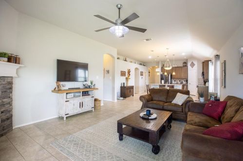 1712 Chivalry Ln, Fort Worth TX  76140-5780 exterior