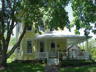 35 King St, Onancock, VA 23417-1903