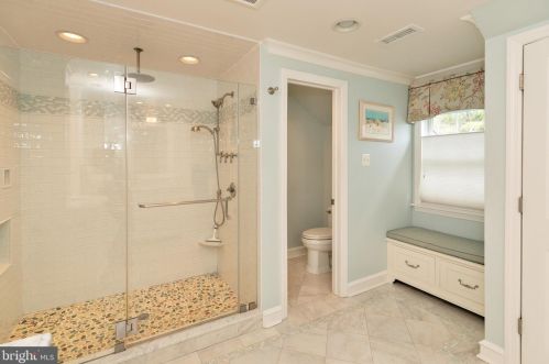 561 Crystal Lake Ave, Tavistock NJ 08033-2748 exterior