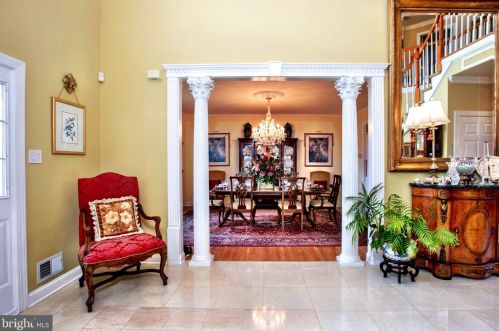 6 Sherwood Ln, Columbus, NJ 08022-2248