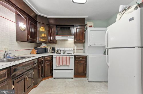 564 Broadway, Hanover PA 17331-2504 exterior