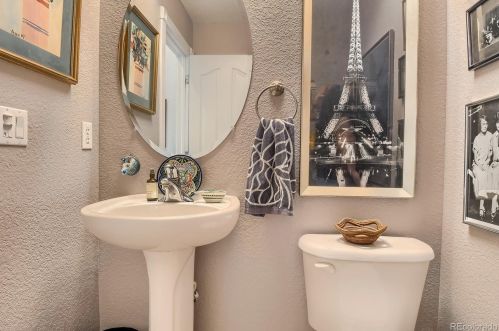 24013 Moraine Pl, Aurora CO 80016-1352 exterior