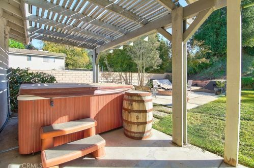 5910 Intervale Dr, Riverside CA  92506-4049 exterior