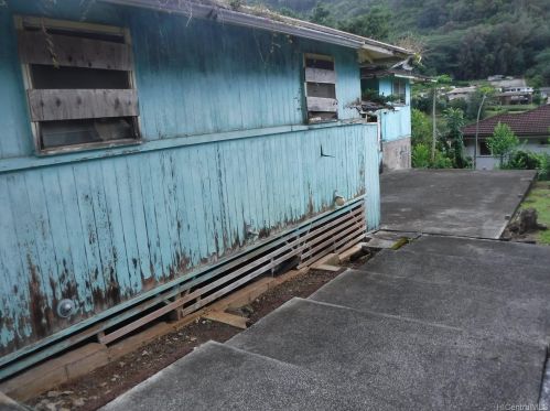 3021 Holua Way, Honolulu, HI 96819-2916