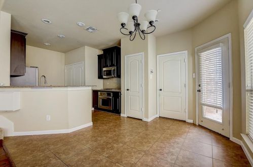 4272 Comanche Dr, Carrollton TX 75010-3300 exterior