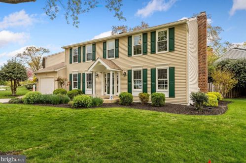 6826 Silver Ann Dr, Lorton, VA 22079-1333