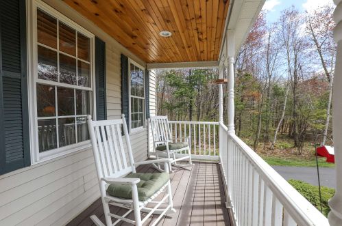 12 Buckthorn St, Londonderry, NH 03053-2333