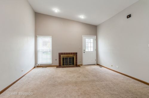1242 Clematis Dr, Streamwood, IL 60107-1897