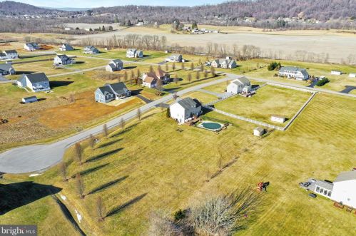 67 Tinning Ct, Hedgesville WV 25427-7367 exterior