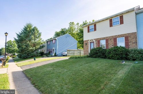 402 Coreopsis Dr, Lancaster PA  17602-1143 exterior