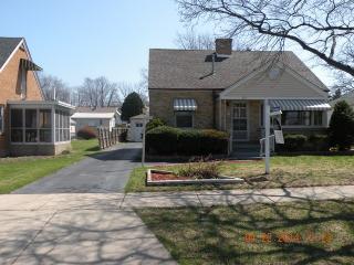 129 Clifton Ave, Hoffman Estates, IL 60123-6026
