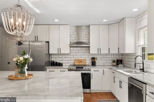 2146 Stonecrest Dr, Lancaster PA  17601-5437 exterior