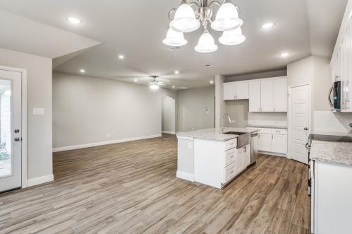 1308 Lagonda Ave, Fort Worth TX  76164-8614 exterior