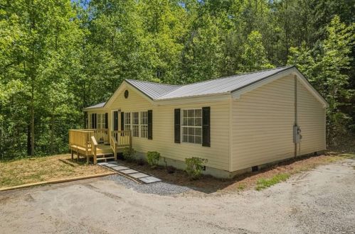 195 Vandiviere Rd, Dawsonville, GA 30534-7519