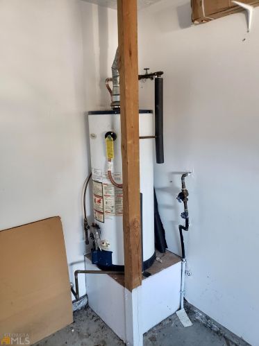 5930 Creekside Dr, Rex GA 30273-1166 exterior