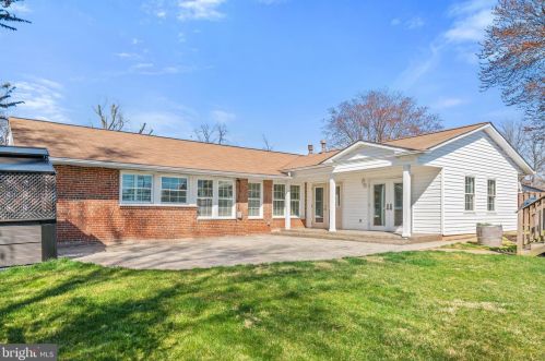 8017 Ellet Rd, Springfield VA  22151-1921 exterior