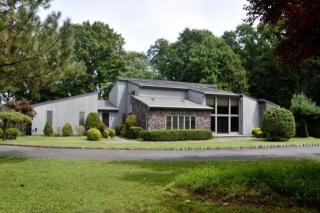 2 Dantes Way, Holmdel Village, NJ 07733-1660