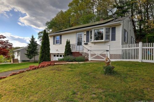 199 Pearl Lake Rd, Waterbury, CT 06706-2525
