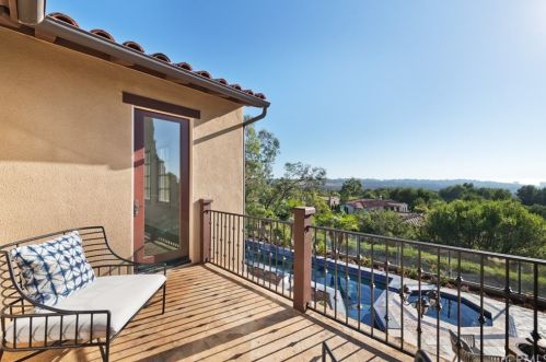 25 Blue Smt, Irvine CA  92603-0168 exterior